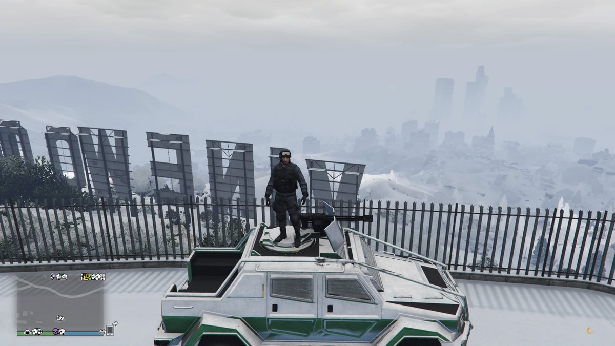 eviltizzy's tweet image. It's snowing in GTA Online again!
^_^

#PS4share