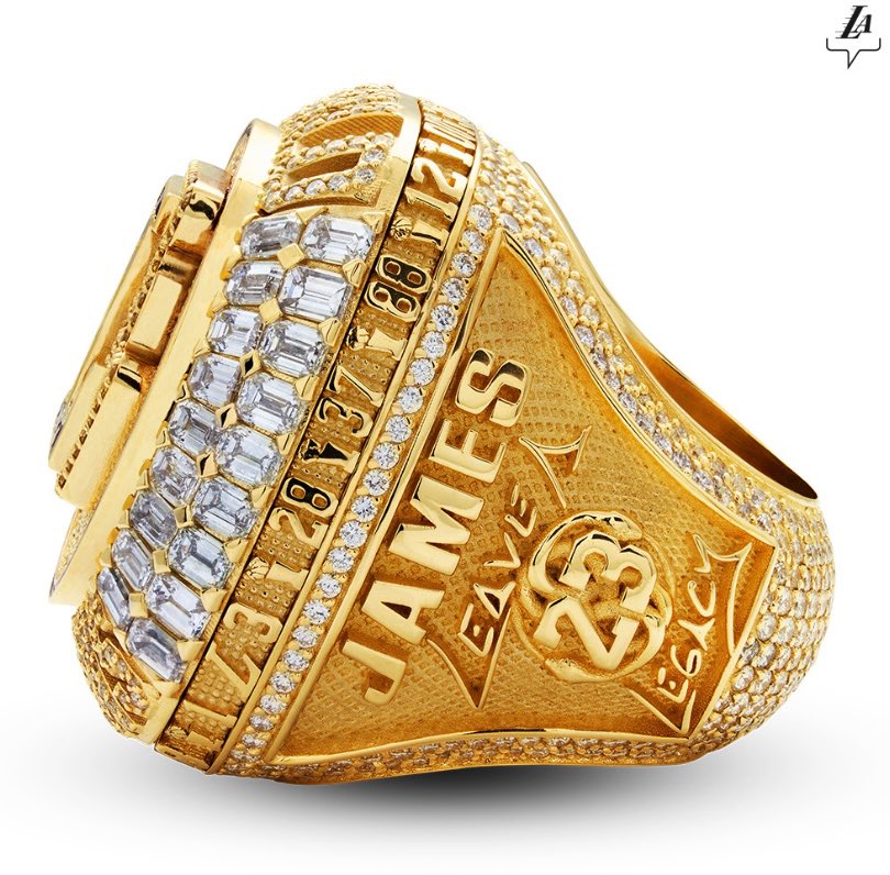 Lakers championship ring. SHEEEESH 🥶

(📸: <a href="/Lakers/">Los Angeles Lakers</a>)