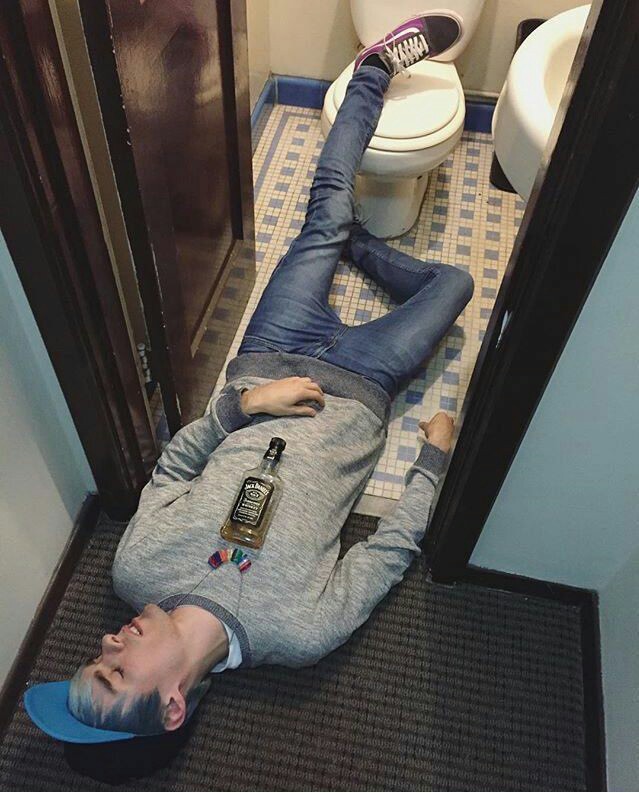 Awsten knight with toilets - a thread for  @telephonelftv because she was talking about making one but never did