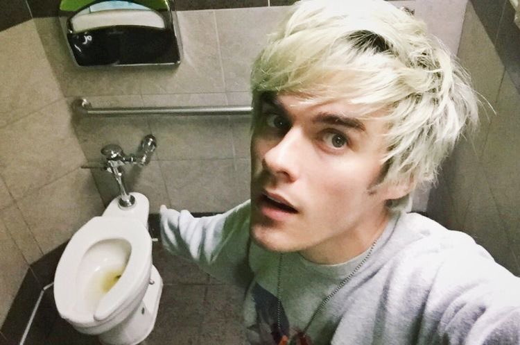 Awsten knight with toilets - a thread for  @telephonelftv because she was talking about making one but never did