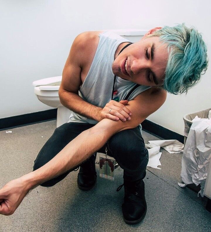 Awsten knight with toilets - a thread for  @telephonelftv because she was talking about making one but never did