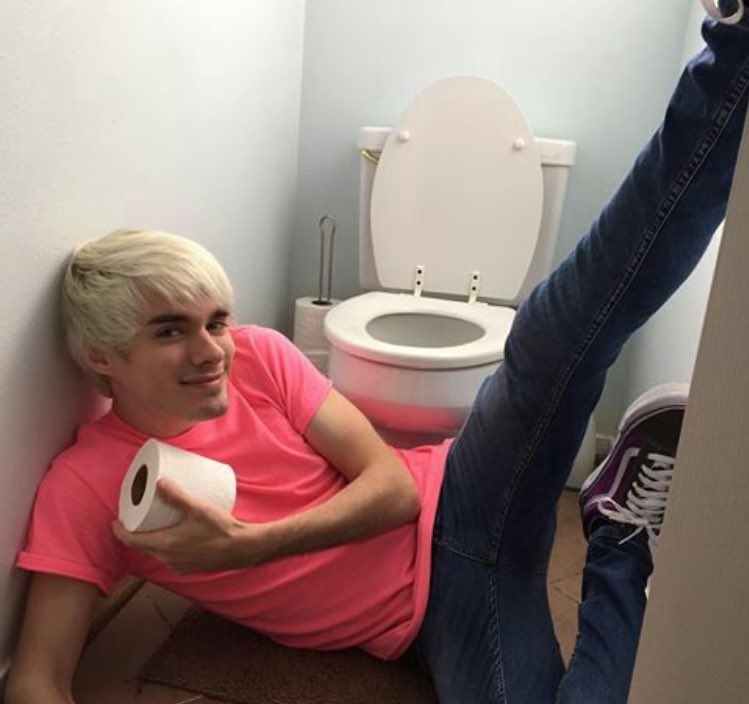 Awsten knight with toilets - a thread for  @telephonelftv because she was talking about making one but never did