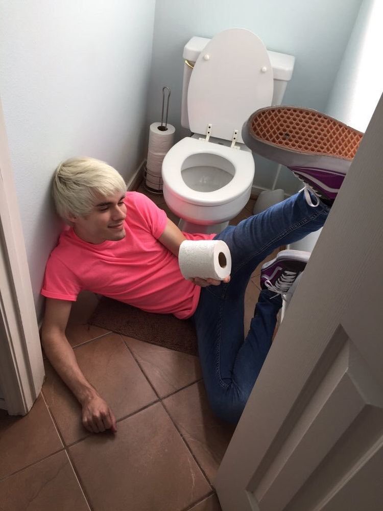 Awsten knight with toilets - a thread for  @telephonelftv because she was talking about making one but never did