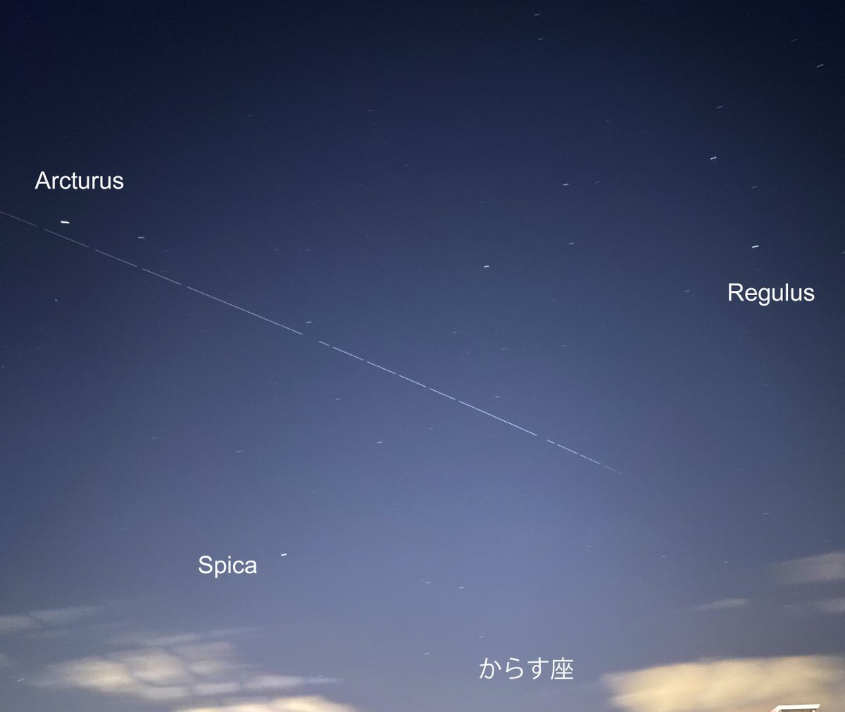 motomachihifuka's tweet photo. 今朝、久しぶりに ISS が見えた #iss #iphonenightmode https://t.co/F6Tm8Bripq