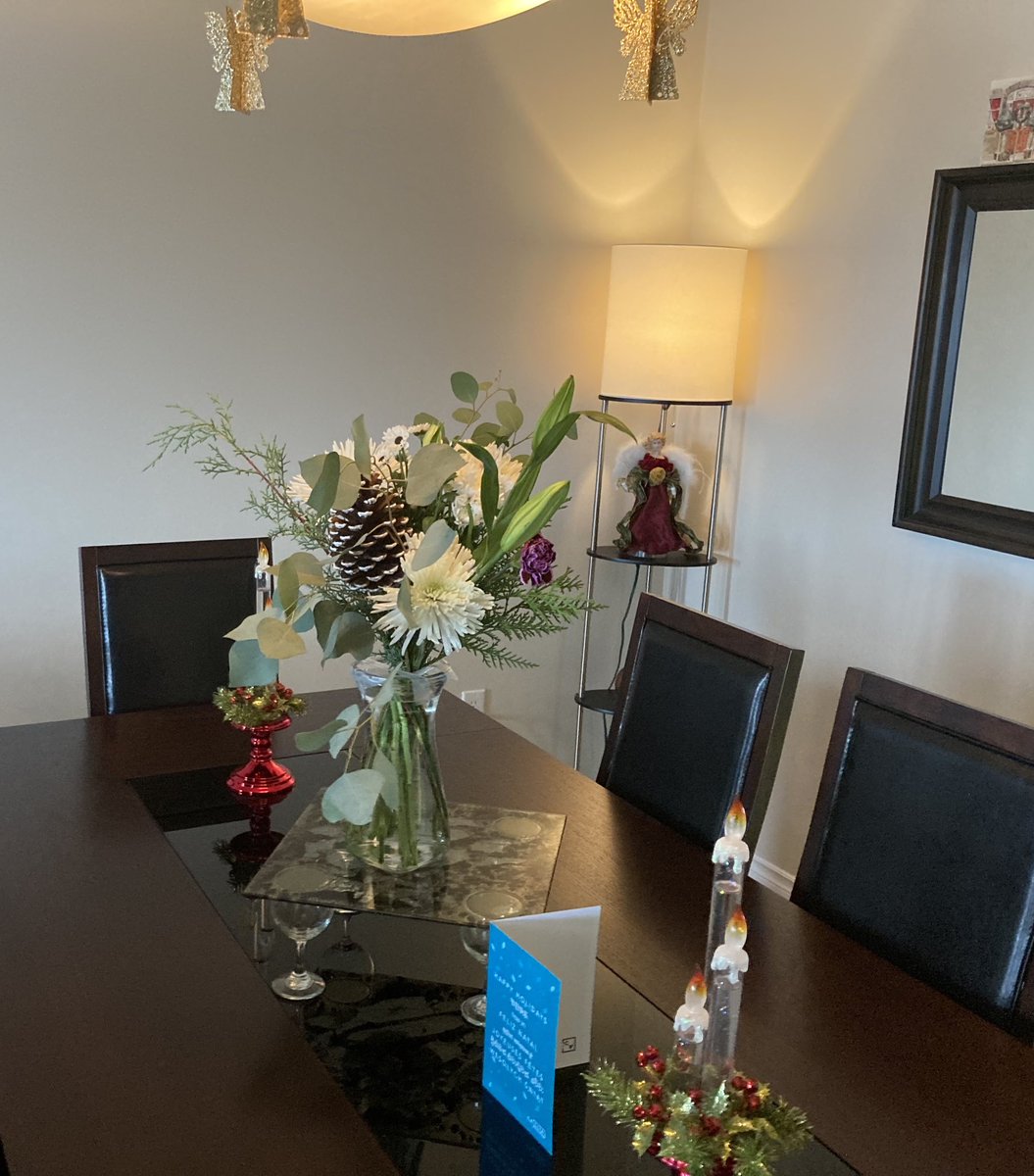 JennibeanCleary's tweet image. Thank you @CalliaFlowers for delivering two special surprises today - the ❄️ in Calgary had other plans for number three -  but there’s always tomorrow!!! #thiscalliamoment #amazingcustomerservice #thankyou