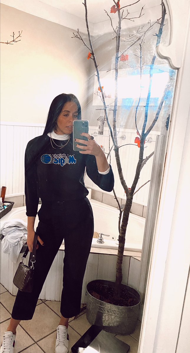 gregson_marie's tweet photo. @NBA #NBAJerseyDay LETS GO NBA IS BACK✨ (&amp; ya this is just a sick vintage top hahahaha I’m actually cheering for the heat tomorrow. ok bye) https://t.co/aDuPqk9J5L