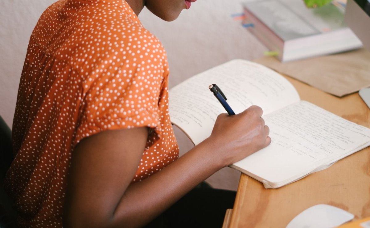 shadowandact's tweet image. Television screenwriting lab for Black Muslim writers launched by The Blackhouse Foundation, MPAC Hollywood 🙌🏾  bit.ly/3roeDPJ