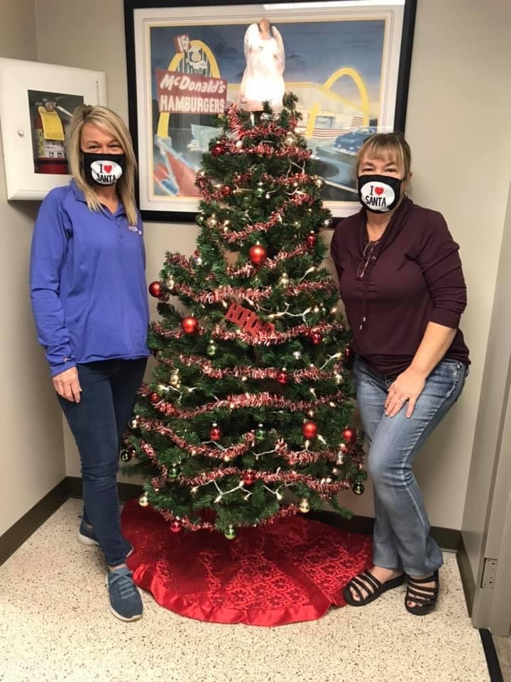 klostermanbread's tweet photo. With 2020 coming to a close, we’re taking a look back at some of the fun memories the Klosterman team has shared throughout the holiday season. 🎄 We can’t wait to make a few more in 2021! #KlostermanBread https://t.co/pjVNsFaZpT