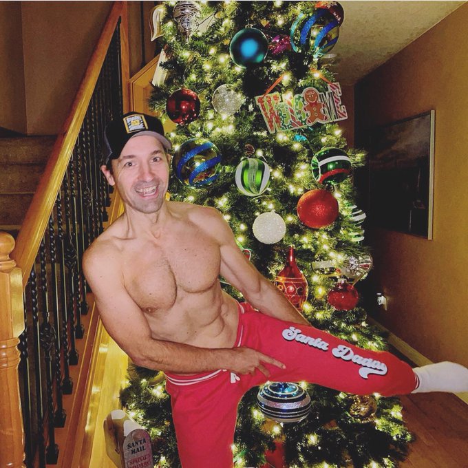 Santa Daddy slip a lil sumthin under the tree for me! I’ve been an angel all year! #santadaddy #gaychristmas