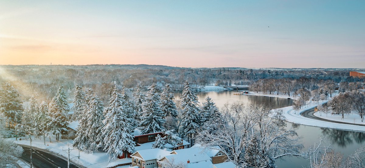 LabovitzMBA's tweet image. Best wishes on a restful winter break to our students on both the Duluth and Rochester campuses! Click here to hear from our MBA program staff! mediaspace.umn.edu/media/t/1_tcl8… #MBA #UMN #AACSB #RochMN #duluthmn