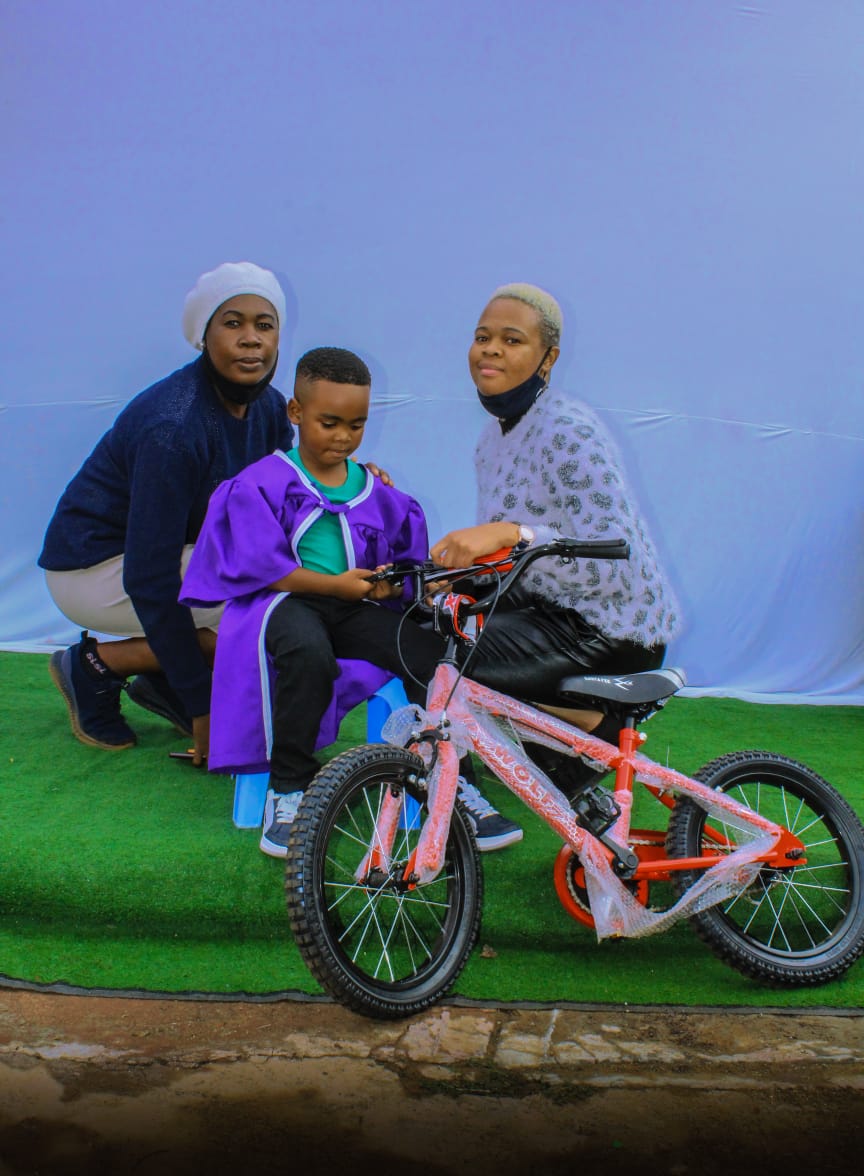 DrMLacademy's tweet image. Little spoils for Little people!

Our little sunshines received presents from their parents. 

The 2020 we signed up for!! More smiles 😃 More presents 🎁 

#DrMarciaLebamboAcademy 
#GraduationDay2020