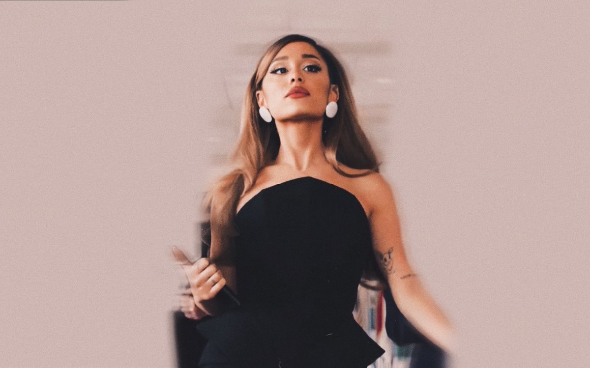 likemagicvinyl's tweet photo. ariana grande desktop wallpaper 
• rt or like if saved
• be honest 
• don’t claim as ur own!
#excusemeiloveyou https://t.co/5iIsI5uou2