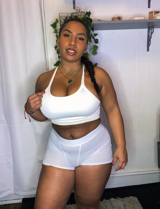 It&rsquo;s the white for me 🤍 https://t.co/RmZHuqaYIc