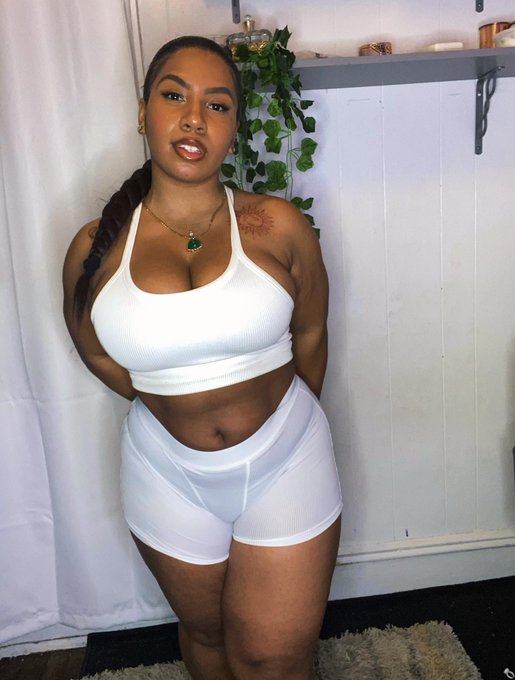 It&rsquo;s the white for me 🤍 https://t.co/RmZHuqaYIc