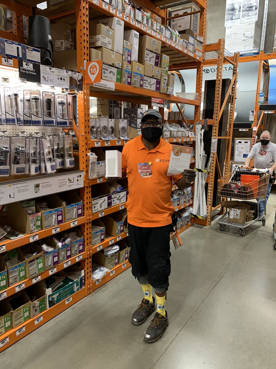 1jsearcy's tweet photo. D239 MET celebrating another awesome Associate of the month - Ivy from Greenwood!  Mr. Positive!  Thank you Ivy for all you do. @BPlantenberg @RoWilliams1 @Heather38228391 @MAPMTomD239 @carrieAwelty @noon0611 @tryintolivemyli https://t.co/bRcwtX95S5