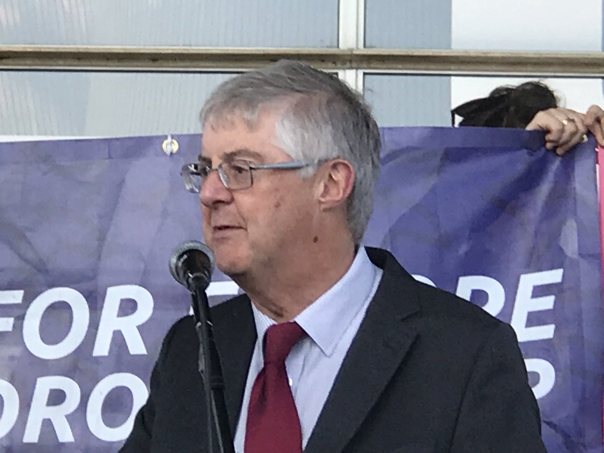 In a tough Cardiff community meeting tonight a businessman told ⁦@fmwales⁩ he’d be better off if he was in England. Mark Drakeford said he had decided to support smaller businesses because they had less chance of surviving than his. That took a Jed Bartlet type of courage.
