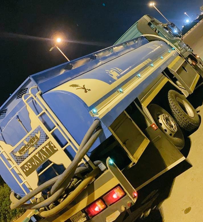 هذا شاب #سعودي شغال على وايت يعبيه من تحلية #الشعبين ب #رجال_ألمع
ويجيبه ل #محايل_عسير  يستحق الدعم والتعامل معه 
 ادعموا ابن البلد ليستمر الكل يعرف ان الشغلة مجهدة والمسافة تتجاوز ال ٢٥ ك
فكونوا خير معين له بعد الله
للتواصل معه هذا رقم جواله 0550828224

ونسأل الله له التوفيق