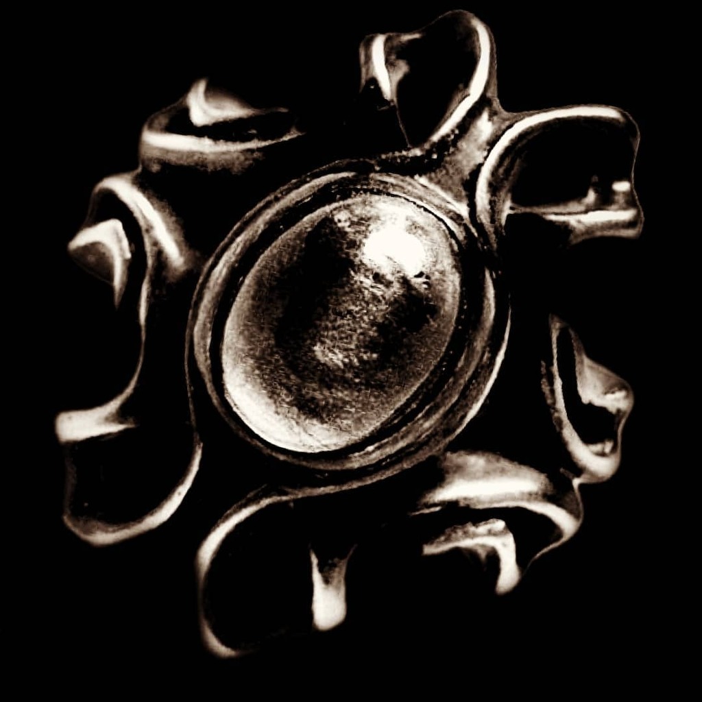 3rexes's tweet photo. My Empress #neogothic #darkesthetic #darkfairytale #alternativestyle #moonch #darkgrunge #nugoth 

#gothic #gothicbeauty #gothesthetic #gothring #gothjeweley #gothicfashion #gothicjewelry #altjewelry #gothicaccessories #gothshop #gothwedding #gothgirl #g… https://t.co/EPdv747rOX https://t.co/zvCEuks9tq