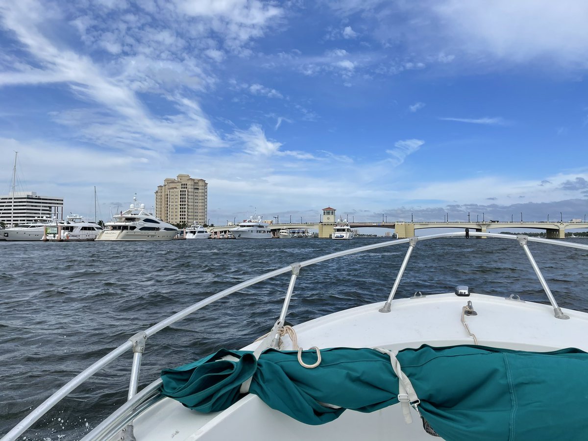 CoachRidings's tweet photo. Thanks for taking @natpcal and I out on the boat today @KUCoachVach! Fun checking out Peanut Island! #DecemberInFL https://t.co/uZvR1CmGGb
