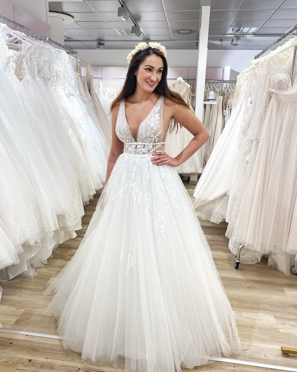bylillianwest's tweet photo. A little sexy and a lot of boho 💫#Style_66155 is the best of both worlds! #LillianWest
_
@princessdreams
_
#bohoweddings #effortlesschic #bridalstyle #weddinginspo #bohobride #effortlesschic #bridegoals #bridestyles #elopements #intimateweddings #weddingdetails https://t.co/Ne4dethSCA