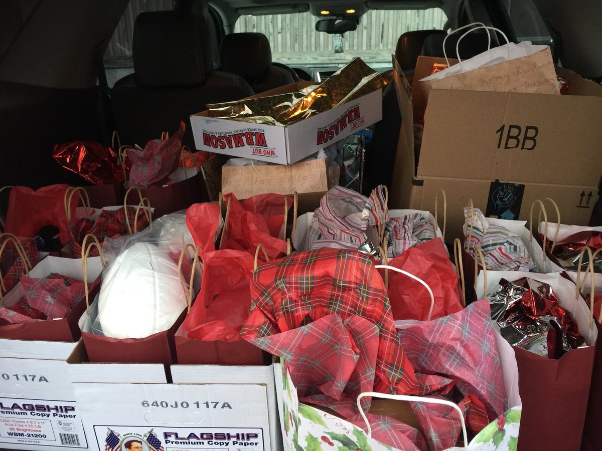 Ellen_Gerace's tweet image. Wishing this great group of young men and all of our students and staff @PeekskillCSD a very healthy, happy and safe holiday and New Year!  #LiftingAsWeClimb  #PeekskillStrong