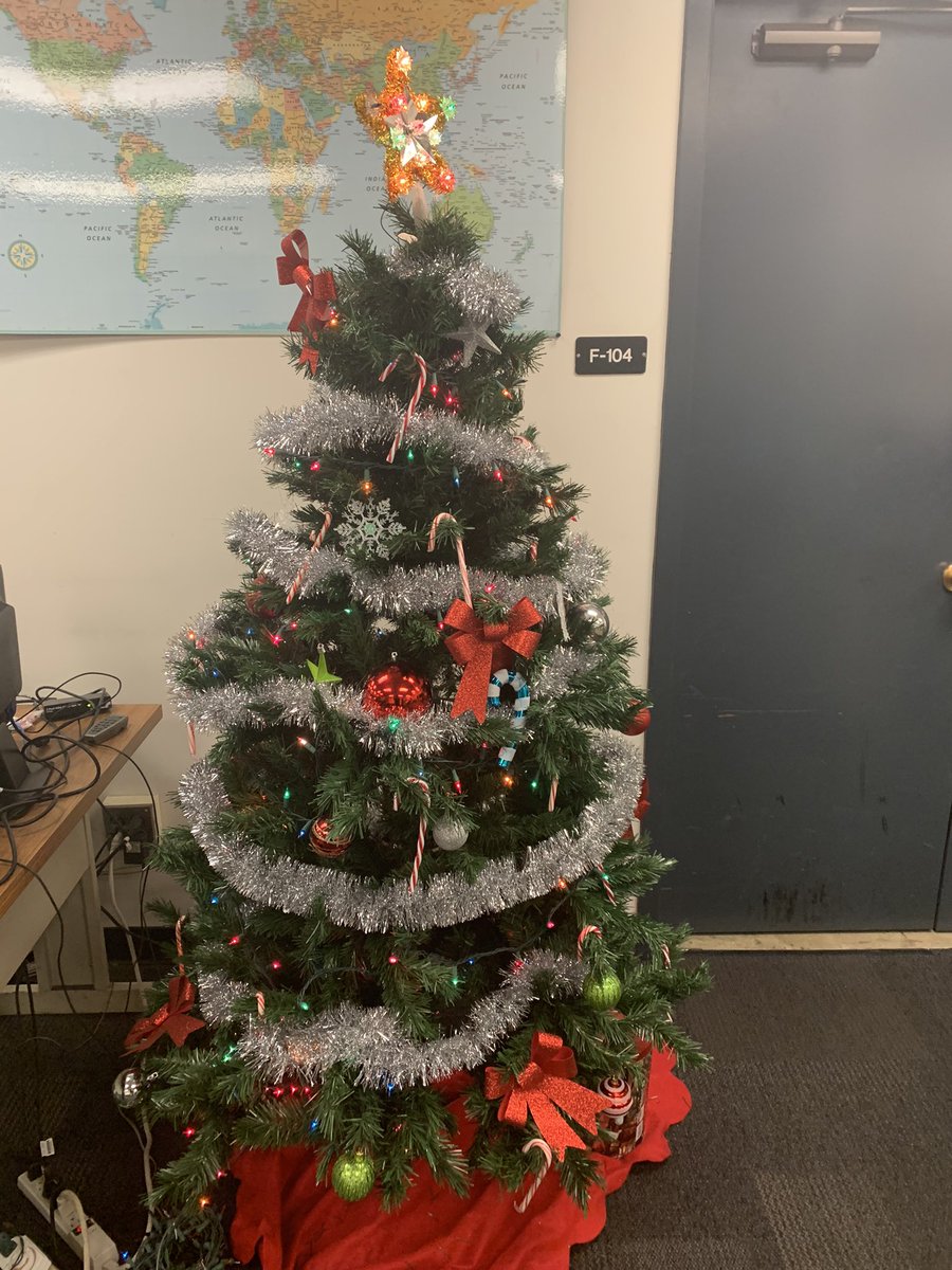 MurphyJrUPS's tweet photo. Getting In the Peak Spirit here at PHL Air Hub on Peak Night! #phl #ups #peak2020 #santashelpers @ChesapeakUPSers @EastUPSers @UPSers https://t.co/q5ndqS32mZ