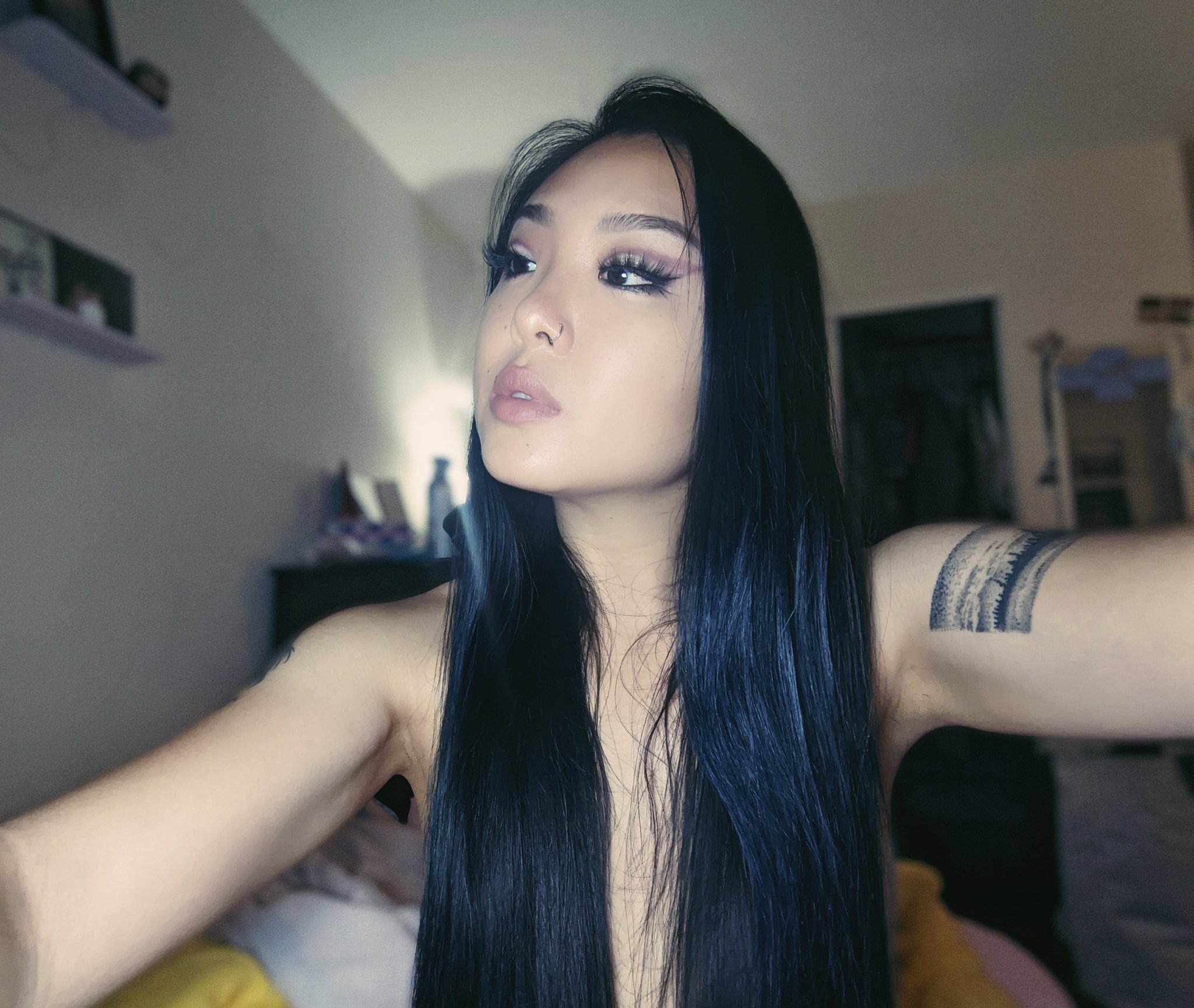 Sin Sakurai on Twitter: "Hi hi, if you think I'm pretty and want to see