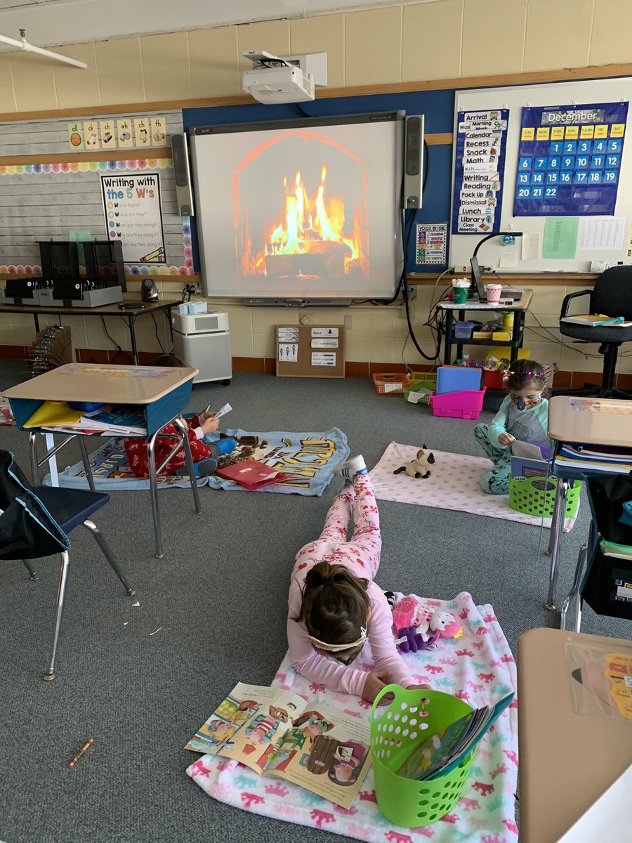 ms_foden's tweet photo. It was a cozy pajama day in room 125! 🕯😊 #fullermeadow https://t.co/wc3fTw5gJb