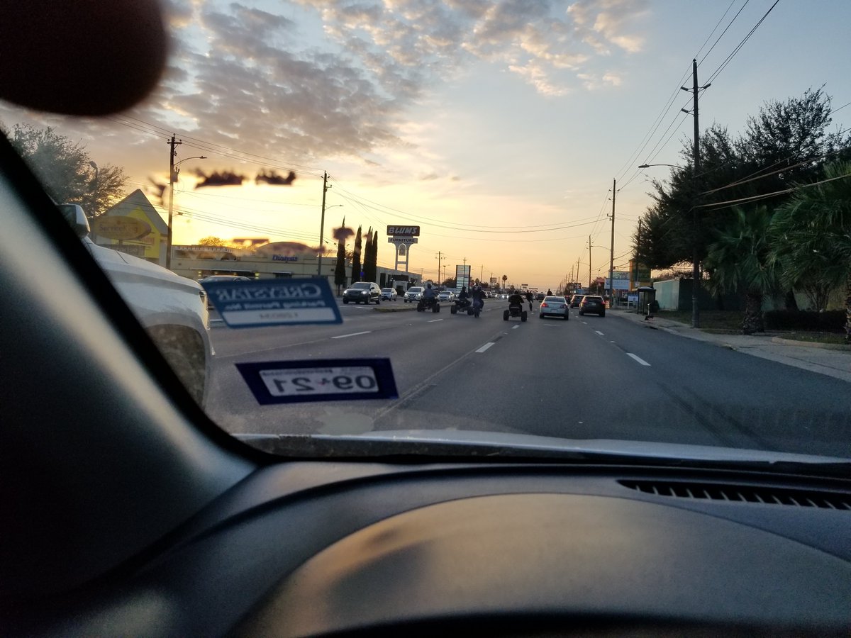 leyvi28's tweet photo. Ya andan con sus mamadas esos conductores de motocicleta de manera temeraria en la Westheimer y hilcrofr @houstonpolice https://t.co/s2fsqnjy0V