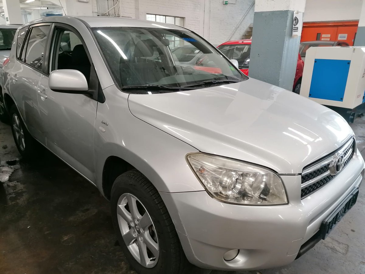 MaliAuto's tweet photo. Toyota Rav4 diesel manuelle climatisée année 2008/2009 full options 77000km Prix fixe 3900 000fcfa au port #Toyota #Yaris #Belgique #Europe #Dakar #Guinée #Port #ParkAuto #Univers_Auto_Mali #Transport #Logistique https://t.co/FvnFPBXxKQ