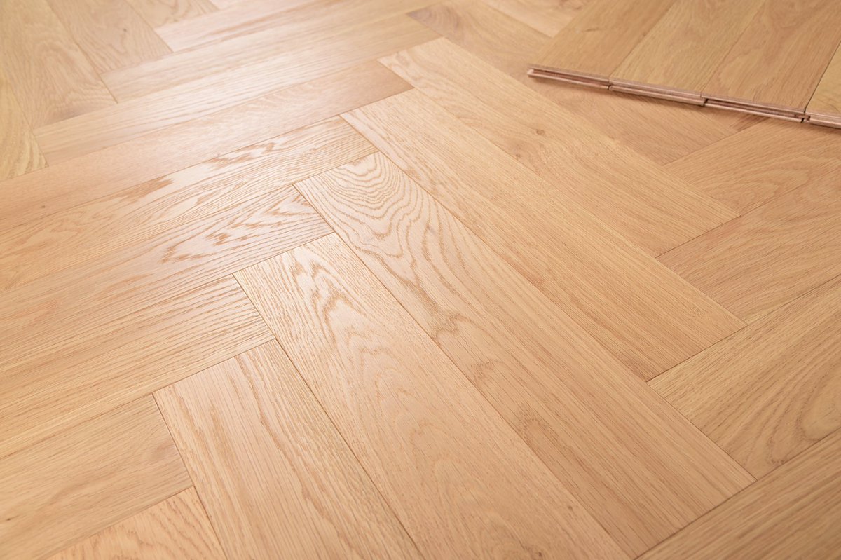 Oak Herringbone Flooring
Grade : ABC
Size : 15*120*600mm
MOQ : 500 Square Metre
Email : myalifloors@gmail.com
Email : hoque@alifloors.com
Contact : +8613867292344(Whatsapp,imo,wechat)
#herringbone #oakflooring #herringboneflooring #interiordesign #homedecor