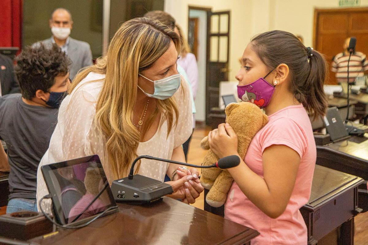 TeresitaMadera's tweet photo. Feliz de recibir en @LegislaturaLR a las chicas y chicos del Programa "Las Infancias Hablan" organizado por la Agrupación Tuco Minue.

Un gran orgullo que se interesen desde pequeños por nuestro trabajo y acompañarlos en esta experiencia junto a @SoniaTorresLR y Pedro Goyochea👏 https://t.co/677UNWL4uZ
