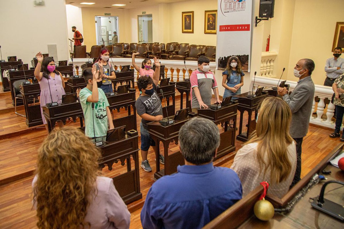 TeresitaMadera's tweet photo. Feliz de recibir en @LegislaturaLR a las chicas y chicos del Programa "Las Infancias Hablan" organizado por la Agrupación Tuco Minue.

Un gran orgullo que se interesen desde pequeños por nuestro trabajo y acompañarlos en esta experiencia junto a @SoniaTorresLR y Pedro Goyochea👏 https://t.co/677UNWL4uZ