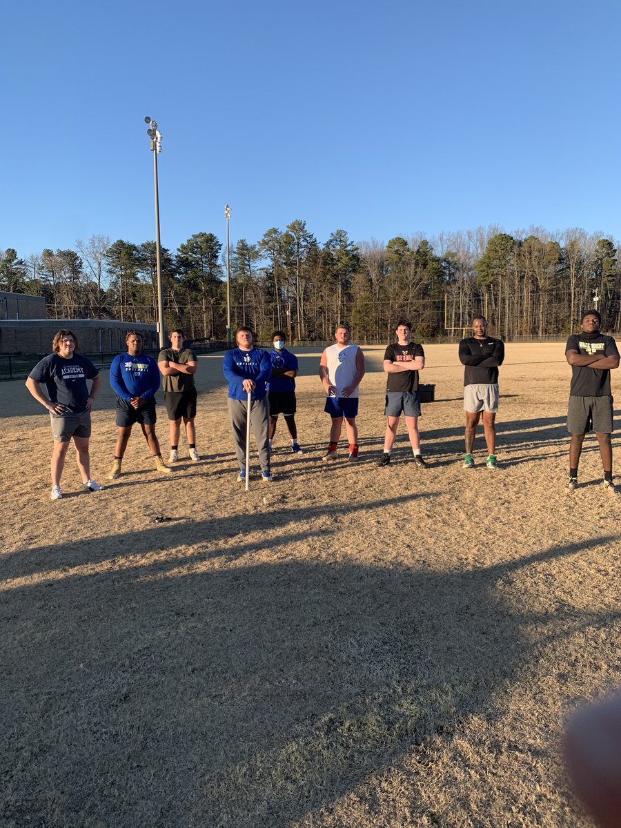 Great job today fellas!! Great to have some of my OG's back from College!! <a href="/JaydonSCollins/">Jaydon Collins</a> <a href="/Ray_Eldridge33/">Ray Eldridge</a>, Jalen Williams, <a href="/NicholasEarle8/">Nicholas Earle</a> <a href="/joshrogers_ot/">Josh Rogers</a> <a href="/jjmartin50/">Jeremy Martin Jr</a> @DemorianL <a href="/BryceSmith62/">Bryce Smith</a> <a href="/houston_curry/">Houston Curry</a> #BUILTDIFFERENT #BUILTTRAINTOUGH #CREATINGKINGS