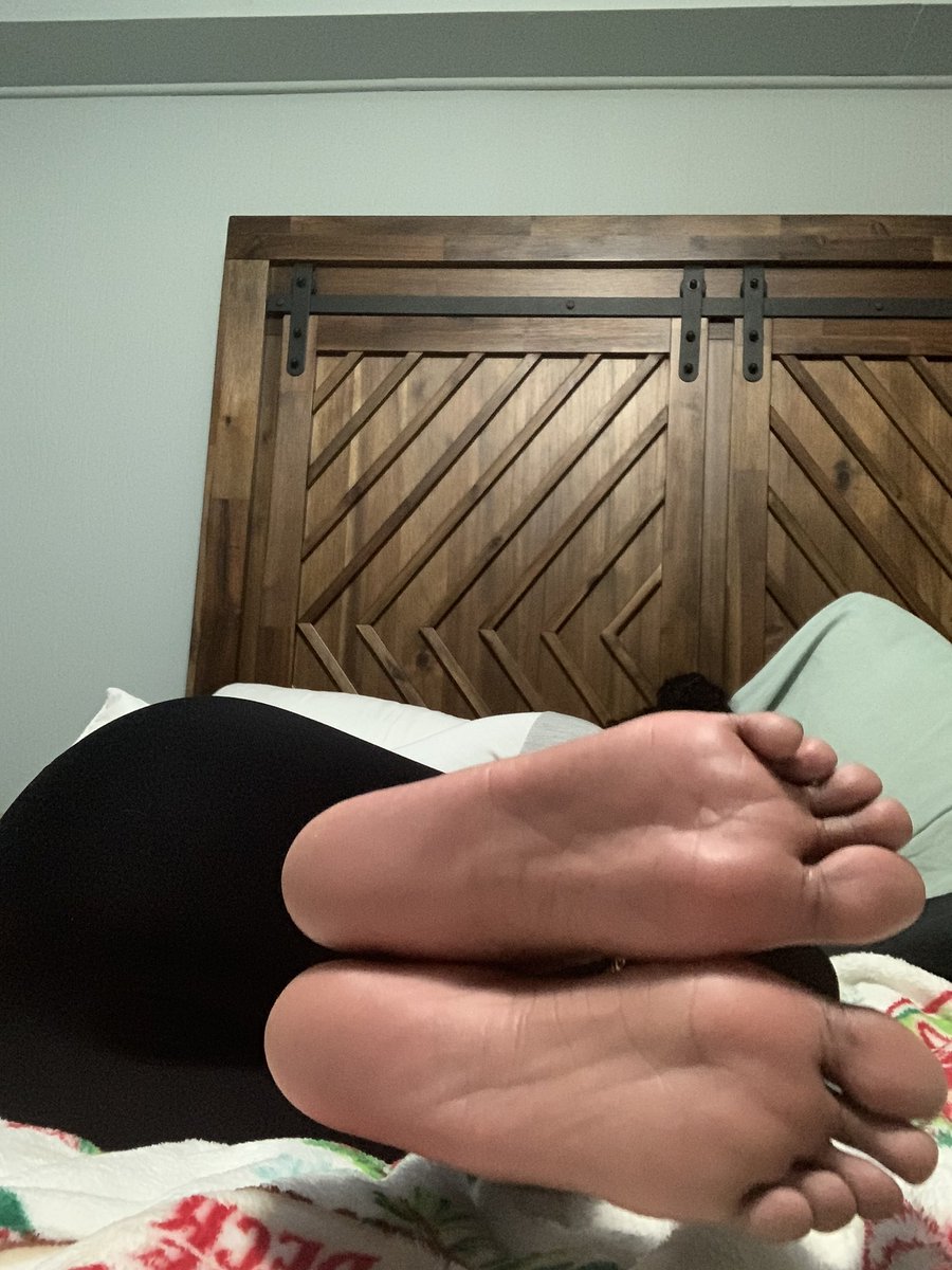 FootsKEEs's tweet photo. My feet and I miss y’all. Come talk to us in our DMs. #prettyfeet #ebonyfeet #solesandtoes  #soles #arches #feetpicsforsale  

https://t.co/e1Umx88vVk https://t.co/yNgvoNv23x