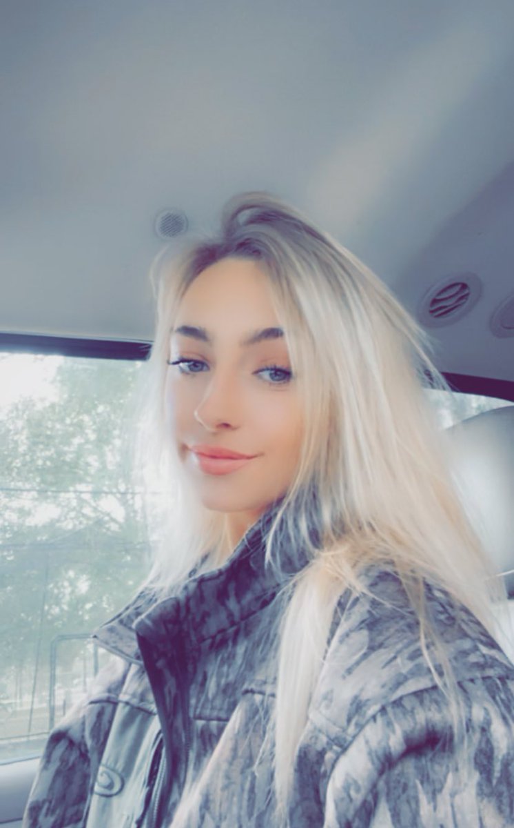 𝓡𝓲 tweet media