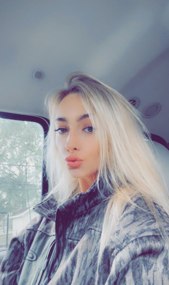 𝓡𝓲 tweet media