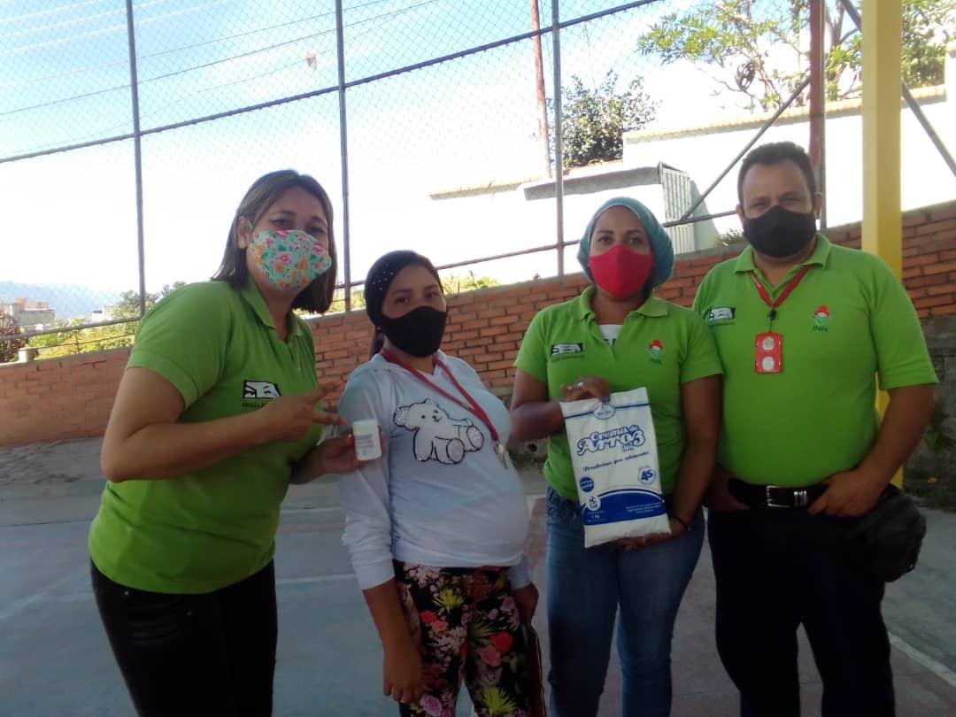 INN_MERIDA's tweet photo. 2️⃣ La Vega de San Antonio.

Gracias a nuestro presidente @NicolasMaduro al ministro @LealTelleria y el protector y diputado @JEHYSONGUZMAN por velar por el pueblo merideño, por el pueblo venezolano.

¡Solo en Revolución!

#ReconciliacionYPaz
#11AniversarioPNB
#INNMérida

2/2 https://t.co/R5BNaBrV2O