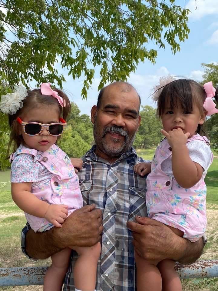 AlejandraG_TV's tweet photo. 🙏🙏🙏 PRAYERS NEEDED 🙏🙏🙏
"He was an awesome husband, dad, grandpa, uncle and brother-in-law."
Victor Gonzales is on a ventilator fighting for his life after he tested positive for #COVID19. https://t.co/gCuEsldaCX