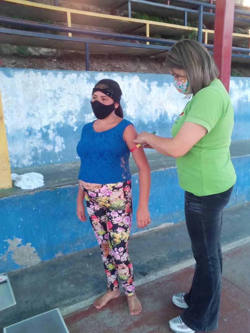 INN_MERIDA's tweet photo. 2️⃣ La Vega de San Antonio.

Gracias a nuestro presidente @NicolasMaduro al ministro @LealTelleria y el protector y diputado @JEHYSONGUZMAN por velar por el pueblo merideño, por el pueblo venezolano.

¡Solo en Revolución!

#ReconciliacionYPaz
#11AniversarioPNB
#INNMérida

2/2 https://t.co/R5BNaBrV2O