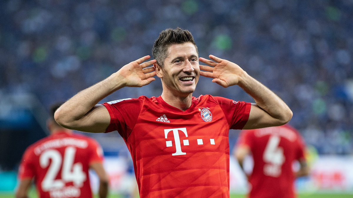 1) Robert Lewandowski, 32, Nothing changes for the world’s best striker. Absolutely no drop in form since last season, as the striker has 20G / 5A in 18 appearances in all competitions for Bayern this season. One of the front-runners for next year’s Ballon d'Or.