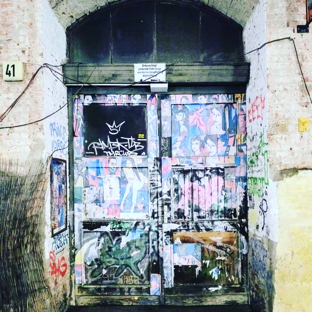 berlinlebtcom's tweet photo. #berlinlebt #berlin #fuxxcorona #dezember2020 #bilakis #nachtflug #nachtschicht #oranienburger #oranienburgerstrasse #oranienburgerstraße #kevinundchantal #kevinlebt #FroheWeihnachten https://t.co/DIedkcz0ib