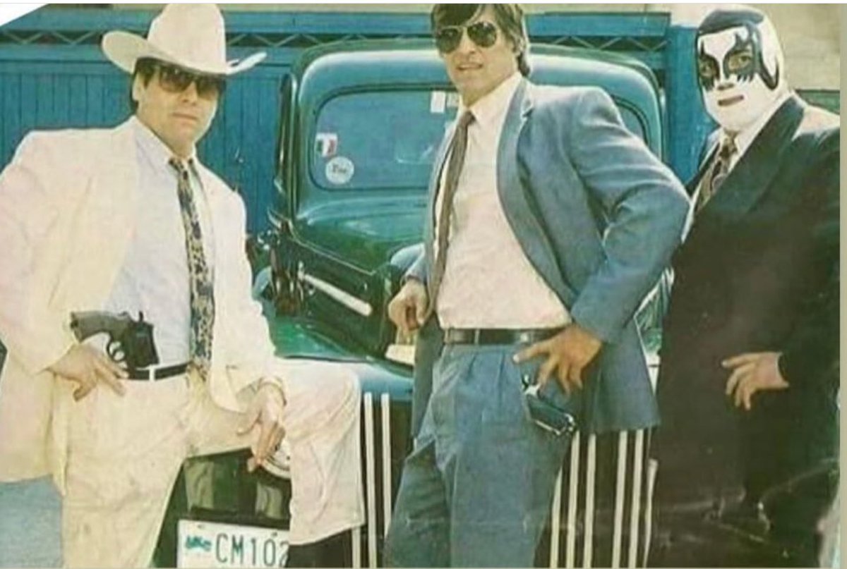 hincha_dos's tweet photo. -Nadie:
-Absolutamente nadie:
-Mis tíos llegando del gabacho:...😎👇 https://t.co/bjcql4i5sg