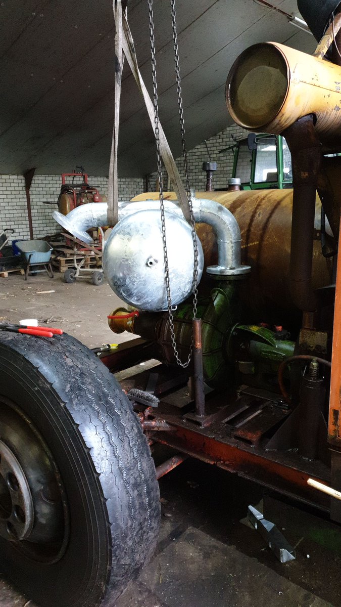 erepelke's tweet photo. van een oude pompset van 1985 schat ik wat moderner maken met een super de luxe aanzuigtank zodat het beregenen weer wat soepeler gaat! #dafpower #rovatti https://t.co/itN2wVoNmH