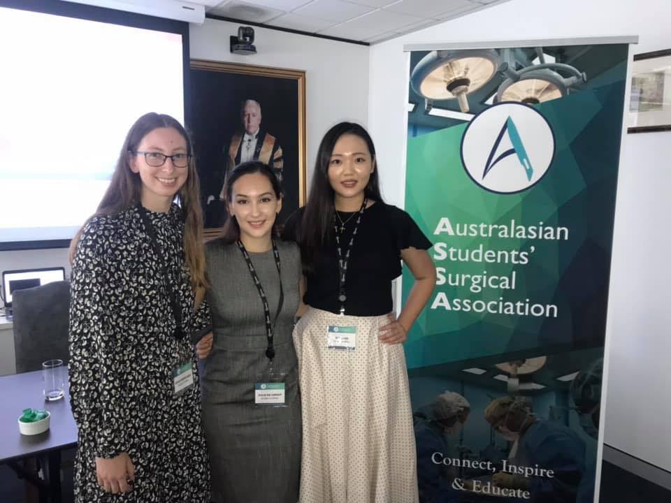 This year I had the privilege of being president of @surgia_griffithuni. We ran over 25 events and initiatives this year, including a whole conference! 
We were lucky enough to be able to meet different surgeons, ... [1/2]