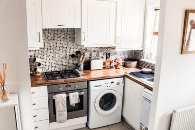 dillingham_team's tweet photo. Your kitchen is the hub of your home, but — because you spend so much time cooking, eating and hanging out in the space — keeping it neat and clean can be a real challenge. The key to curbing kitchen chaos? Set yourself up with smar https://t.co/IuZ0yQdGKS https://t.co/ATwXznG7yl