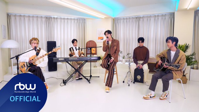 ONEWEWorldwide's tweet photo. @official_ONEWE [Twitter] #ONEWE 
[FR/ENG] [#ONEWE]

'기억 속 한 권의 책 (A Book In Memory)' Acoustic ver.

🔗https://t.co/qpD40ri1YM

#ONEWE #기억_속_한_권의_책 #ABookInMemory https://t.co/SuJMTfBT9h