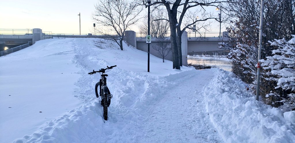 BikeBikeYYC's tweet photo. Green runs into double black.  #TransitionsAreKey #yycbike https://t.co/79XgUU4X1d