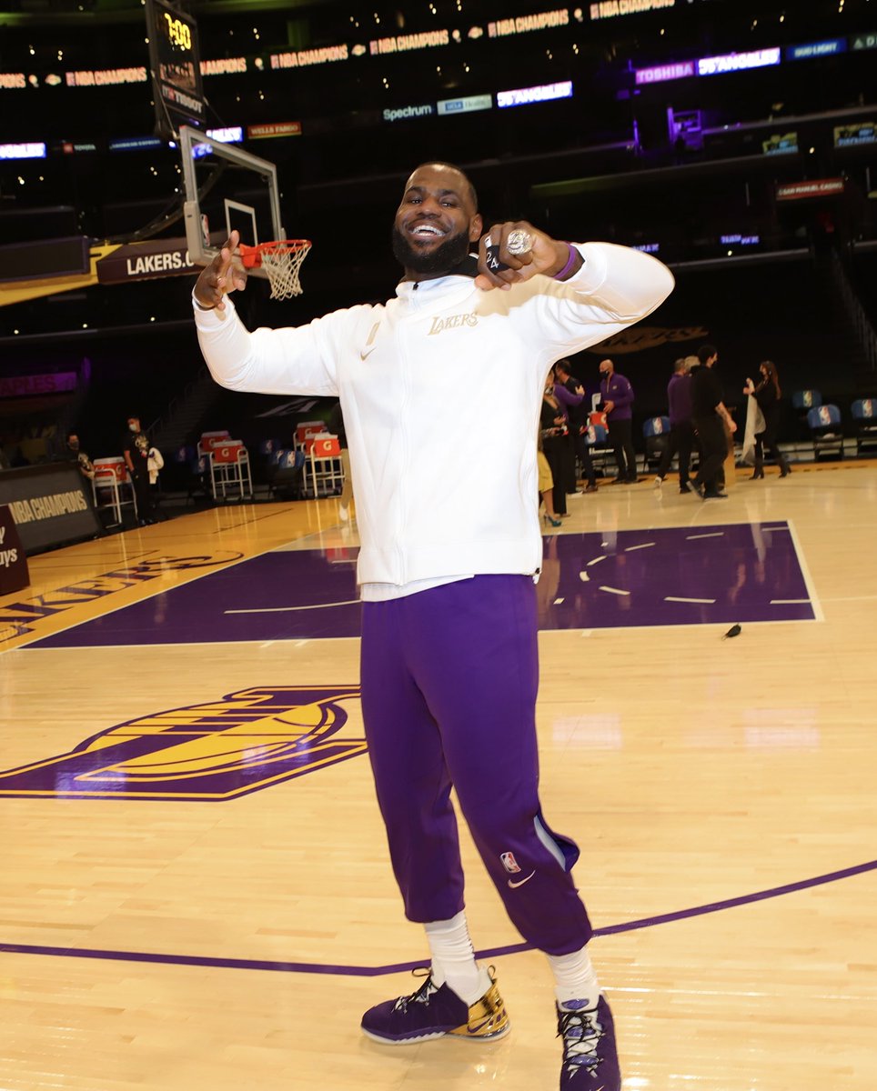 That’s some serious bling! 💍