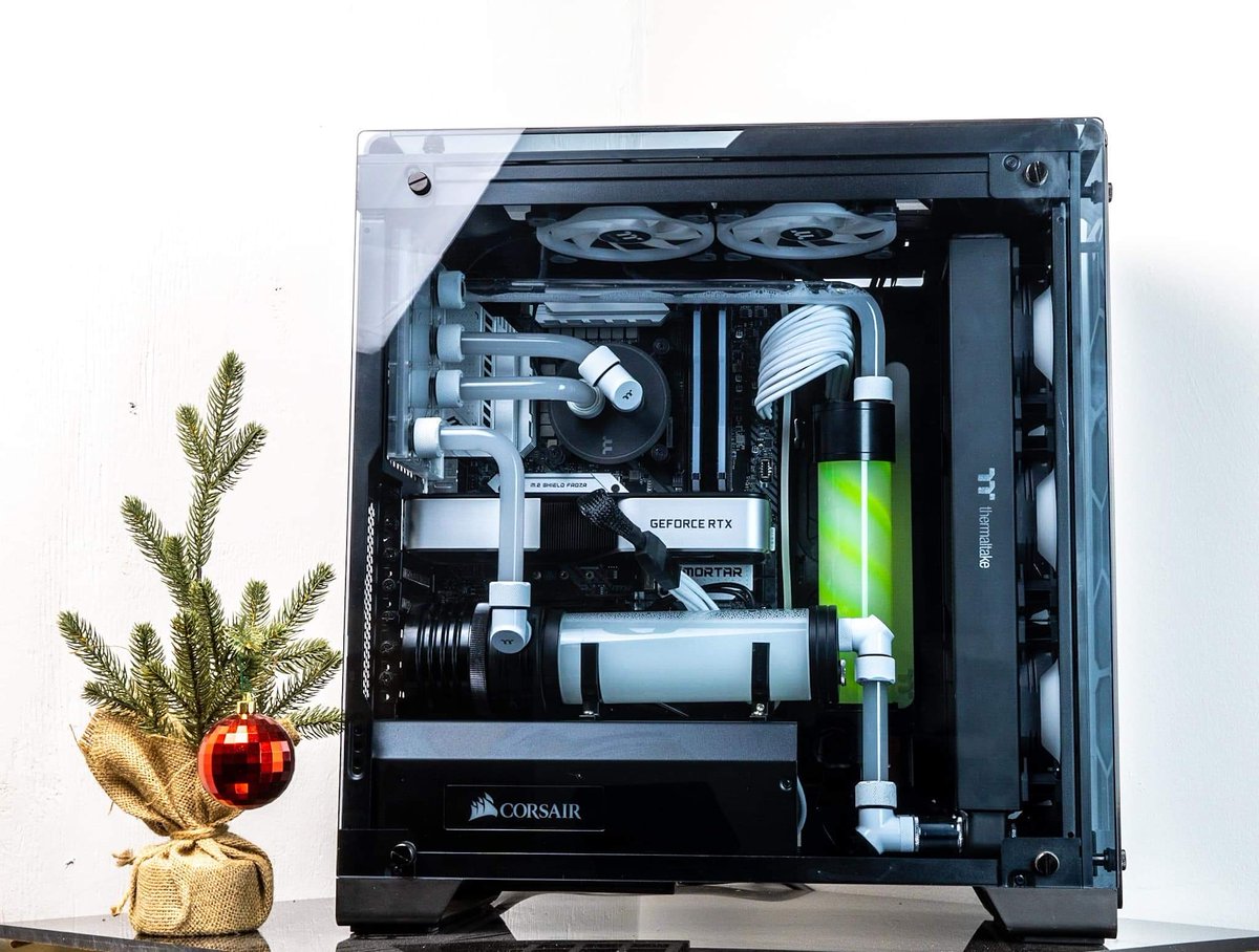 ModMyMods's tweet photo. All I want for Christmas is this beast!
That's another incredible build put together by our good friend @pcwerkz
#Watercooling #Watercooled #hardtube #hardtubing #petg #Corsair #intel #custombuild #Gskill #Thermaltake #GPU #Waterblock #RTXon #Nvidia #TT #PC_Werkz #SingleSleeve https://t.co/UC3qwfgvSd